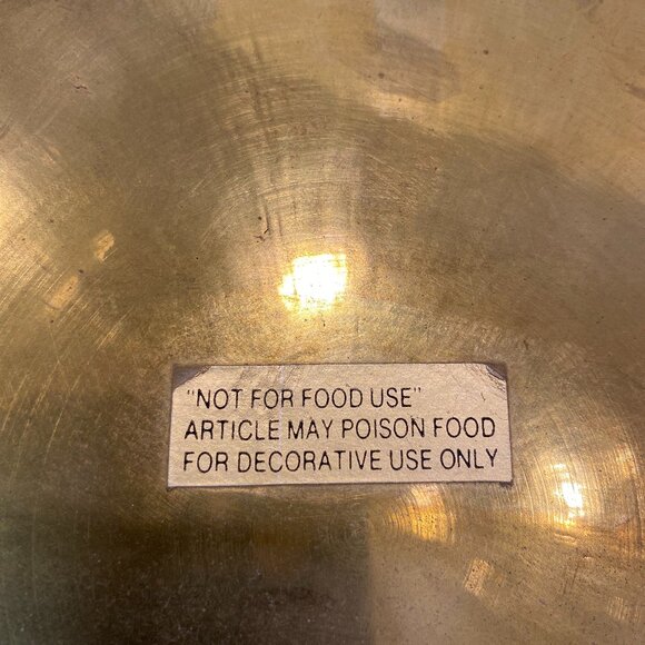 Brass round peacock etched wall plate decor 11.5" width vintage - Picture 4 of 5